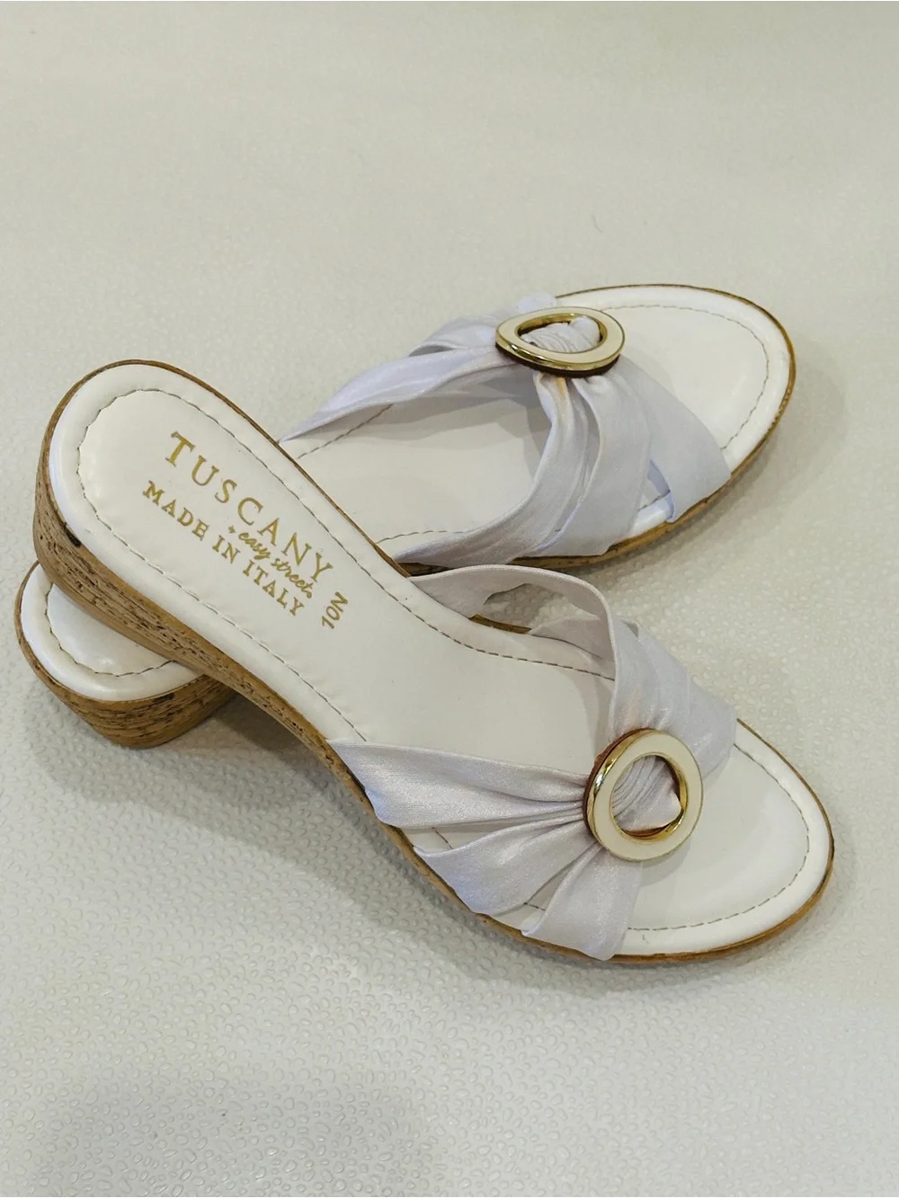 ❇️Tuscany white leather wedge sandals with gold buckle detail